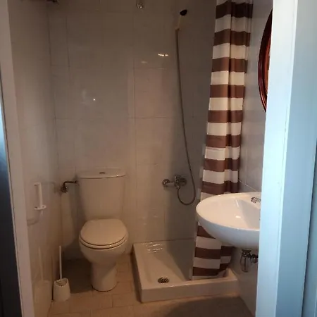 ** Abaca בית הארחה *