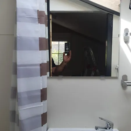 ** Abaca בית הארחה