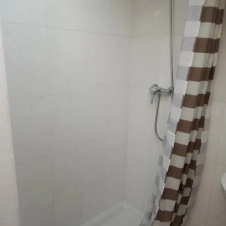 Pensjonat ** Abaca Gijón